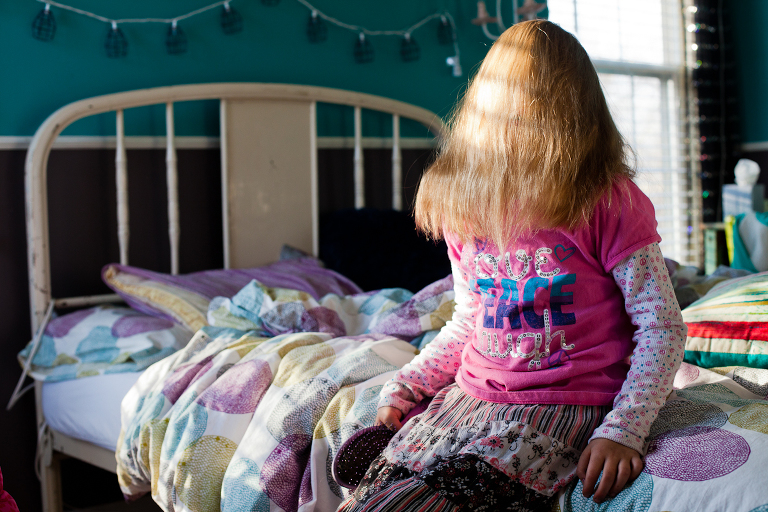 liveroygbiv_katieswift_girls_children_fun_lifestyle_bed_crazy_hair_brushing_bedroom_childhood_springboro_ohio