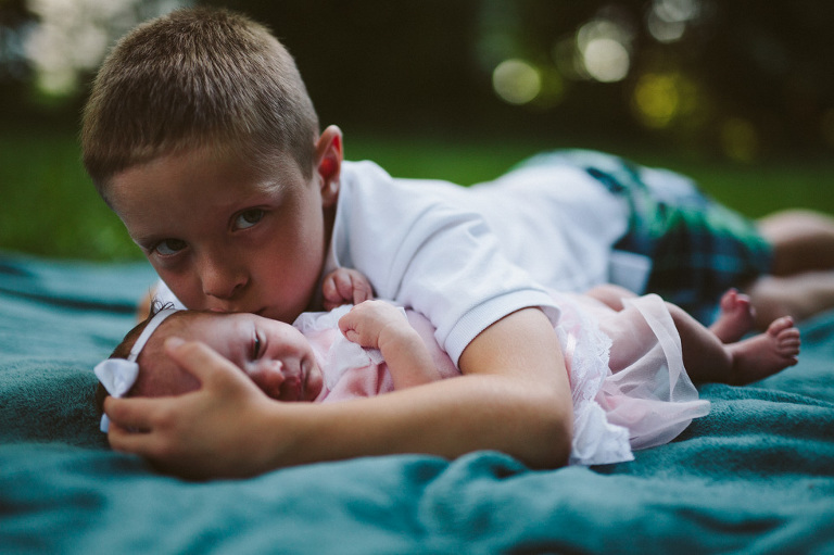 liveroygbiv_springboro_ohio_family_newborn_portrait_photograher_creative_fun_unique_storytelling_donohoos_2015_13