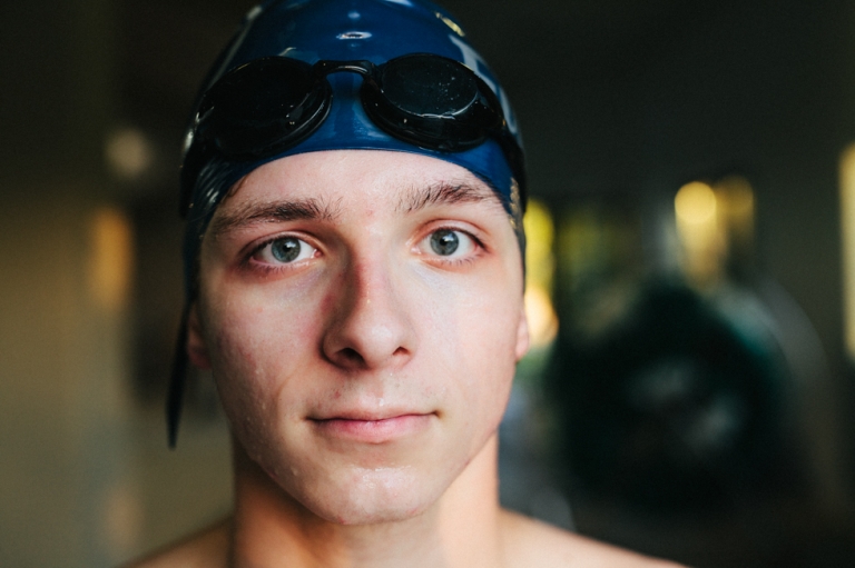 zack_senior_photography_2016_high_school_men_boys_creative_swimmer_water_dayton_ohio_katie_swift_liveroygbiv_fine_art3