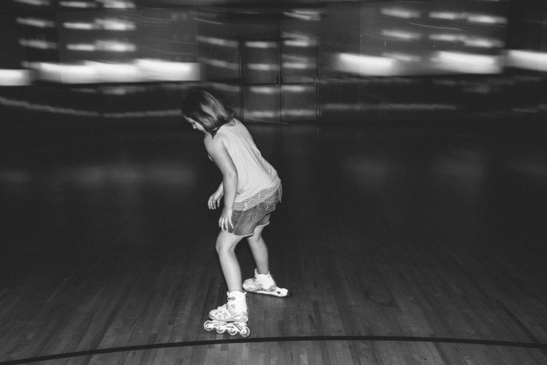 ella_skateworld_bday_party_2016_liveroygbiv_photography_katie_swift_documentary_black_and_white-12