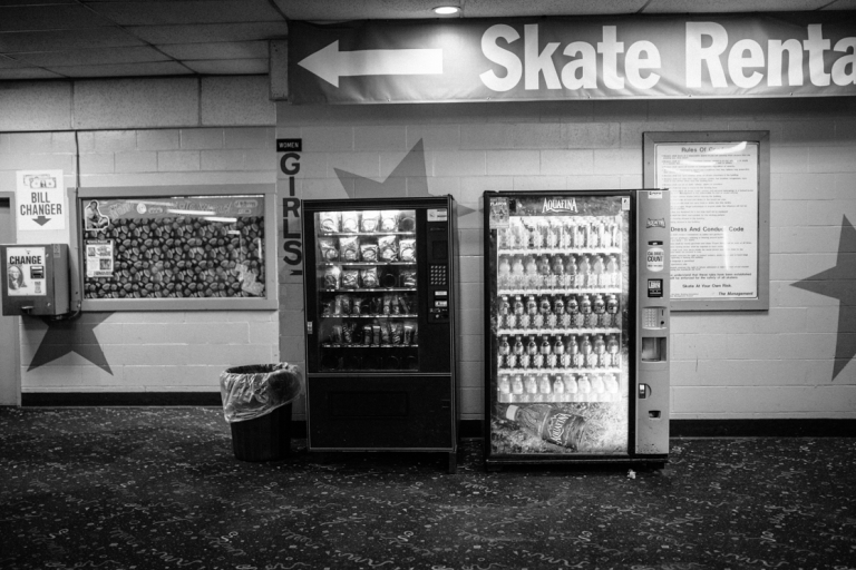 ella_skateworld_bday_party_2016_liveroygbiv_photography_katie_swift_documentary_black_and_white-2