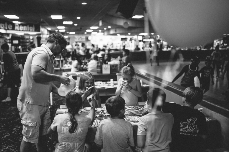 ella_skateworld_bday_party_2016_liveroygbiv_photography_katie_swift_documentary_black_and_white-23