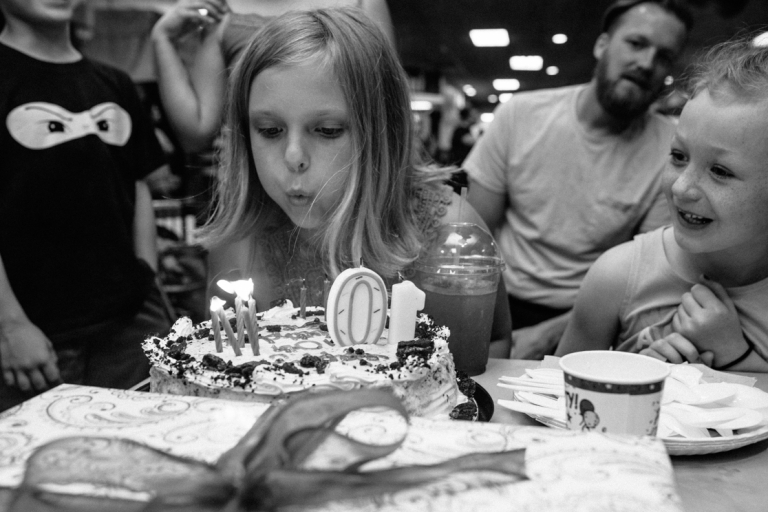 ella_skateworld_bday_party_2016_liveroygbiv_photography_katie_swift_documentary_black_and_white-27